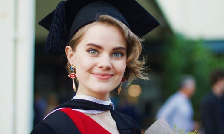 A picture of Elizabeth Cullen at her graduation.
